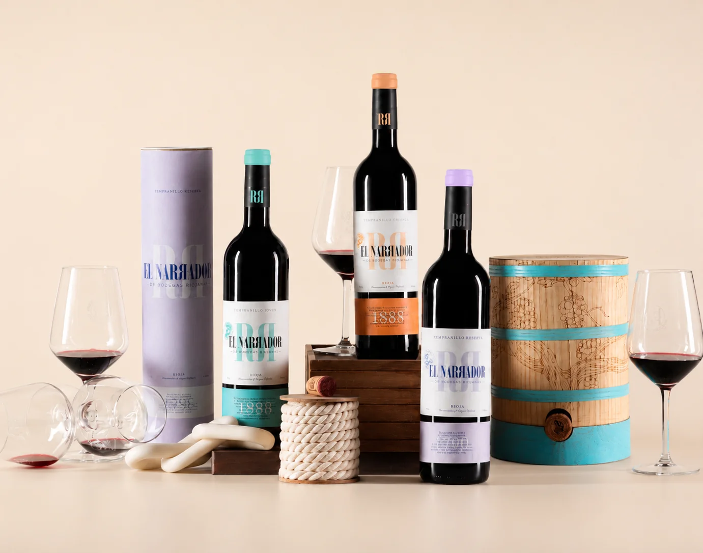 El Narrador — packaging de vino para Bodegas Riojanas, tres botellas con etiquetas históricas