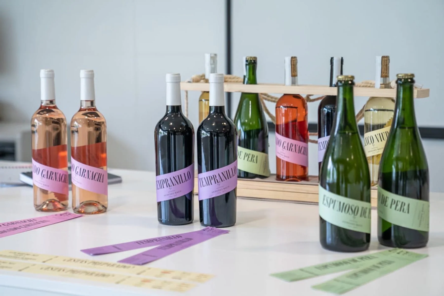 Heredes Baco — gama completa de cinco vinos con etiquetas diseñadas