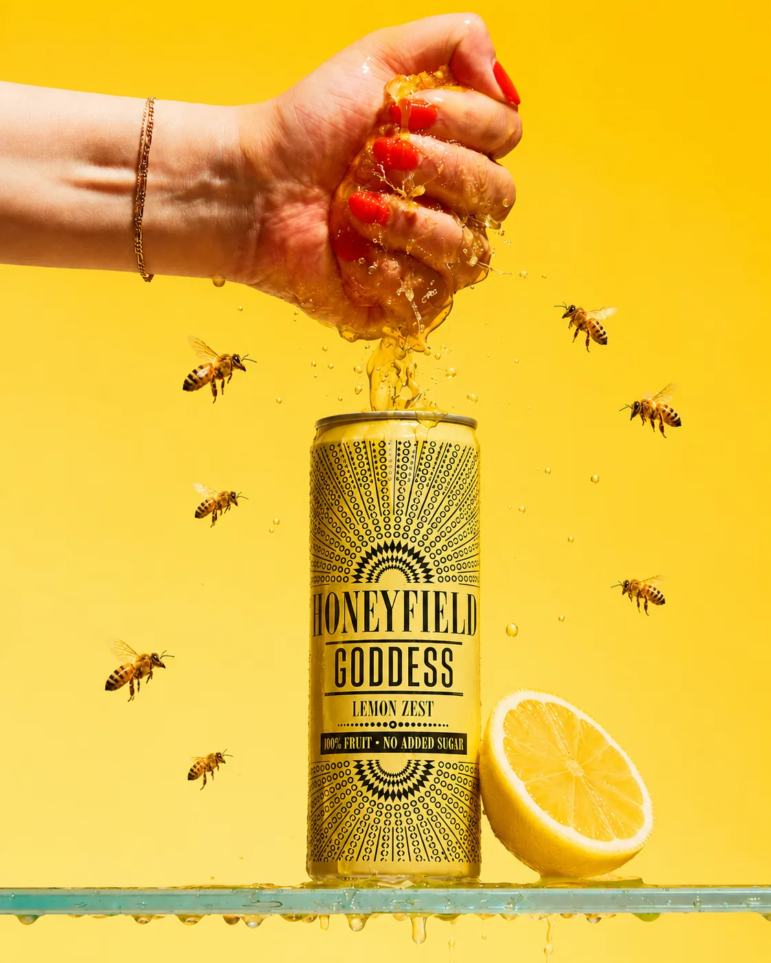 Honeyfield — dirección de arte, destello dorado e imaginario sacro para la primera hidromiel en lata