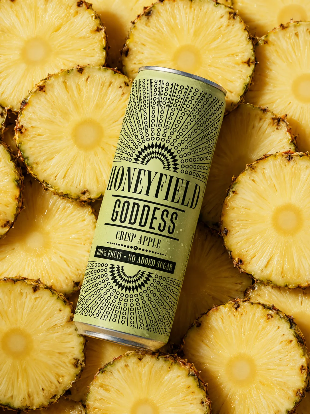 Honeyfield — hidromiel en lata en contexto lifestyle