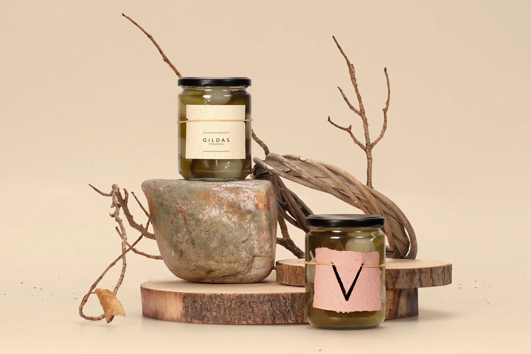 Vegola — detalle de etiquetas con semillas plantables para encurtidos